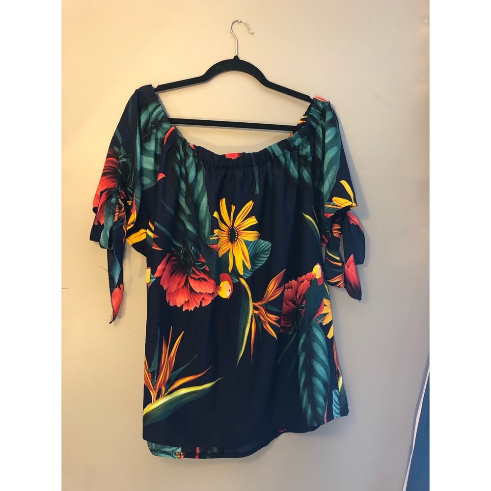 Plus Leaf Print Knot Cuff Blouse